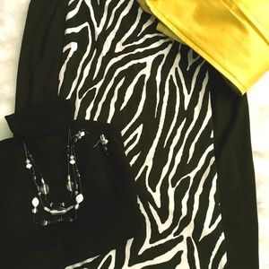 CHICO'S So Slimming Zebra Panel Skirt Black/White